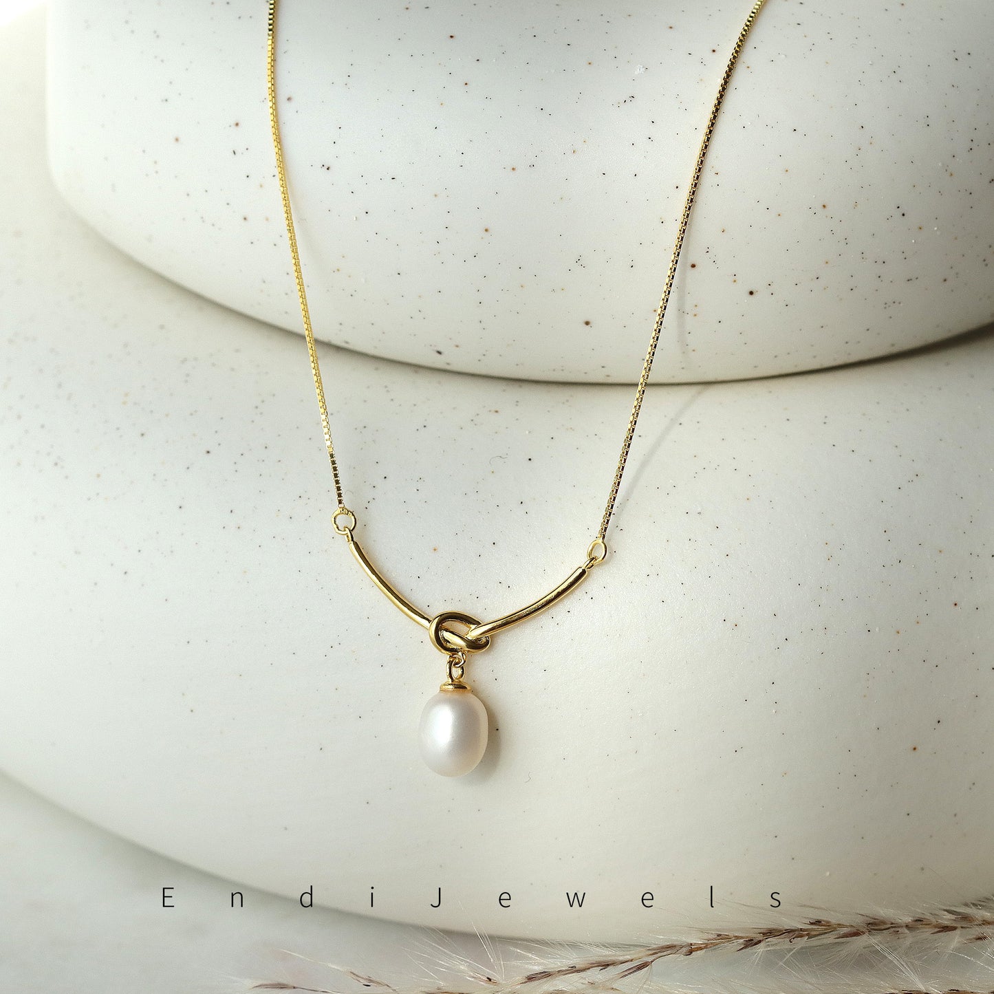 Freshwater Pearl Pendant Necklace, Dainty Choker for Daily Wearing, Minimalist Necklace, 18K Gold Plated Chain Necklace