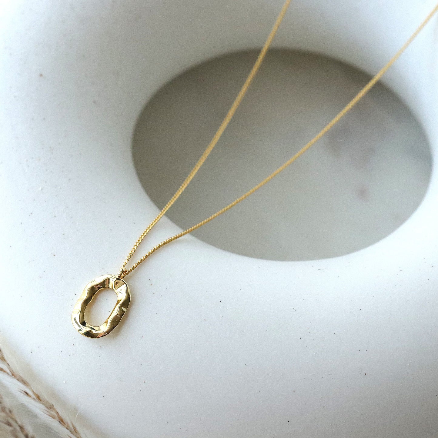 Oval Circle Pendant Necklace, 18K gold Plated 925 Sterling Silver, Dainty Necklace, Daily Wearing