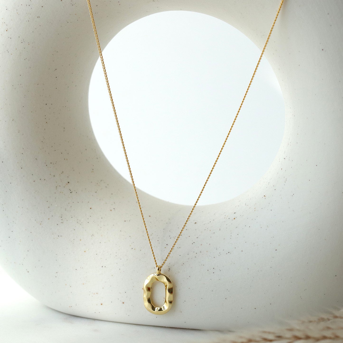 Oval Circle Pendant Necklace, 18K gold Plated 925 Sterling Silver, Dainty Necklace, Daily Wearing