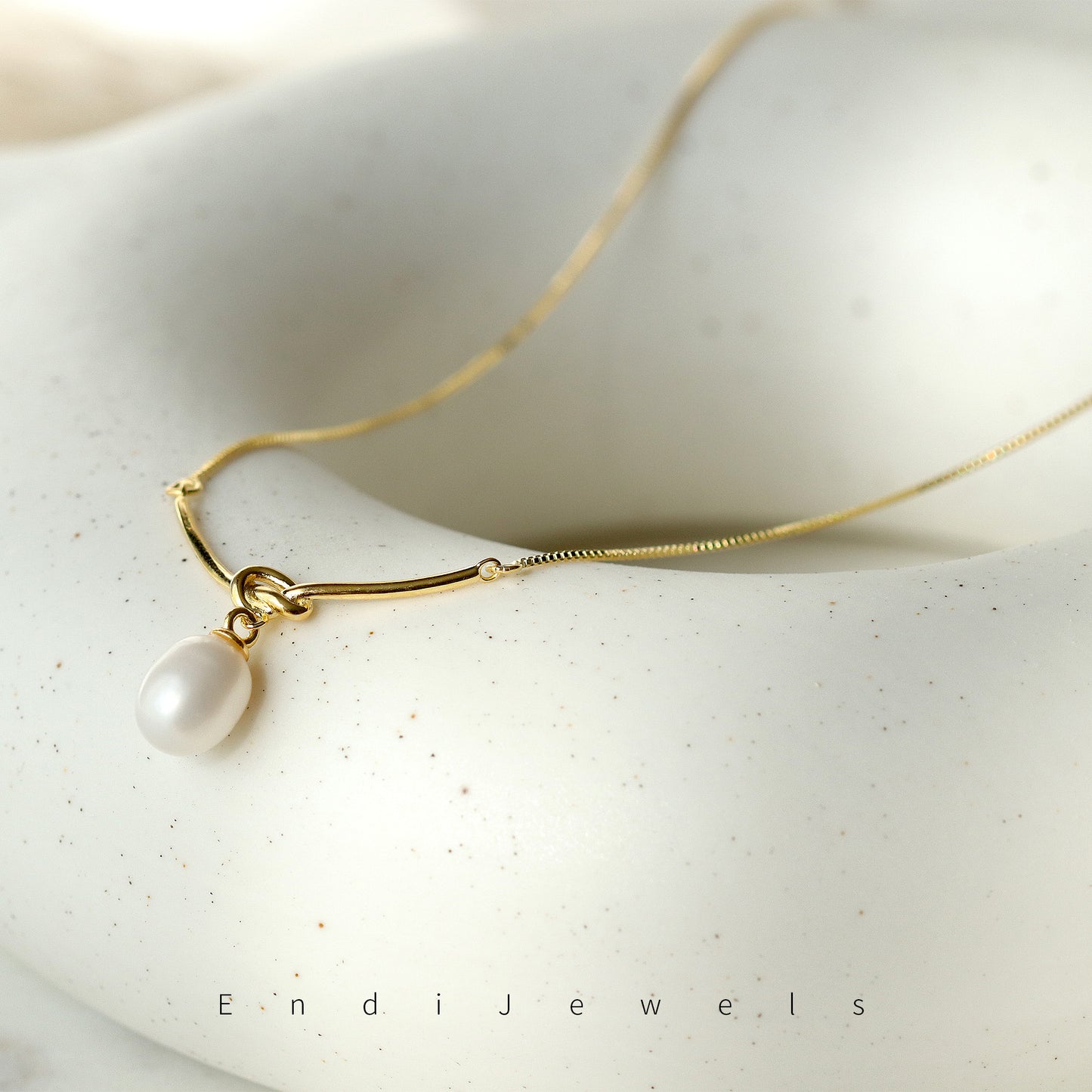 Freshwater Pearl Pendant Necklace, Dainty Choker for Daily Wearing, Minimalist Necklace, 18K Gold Plated Chain Necklace